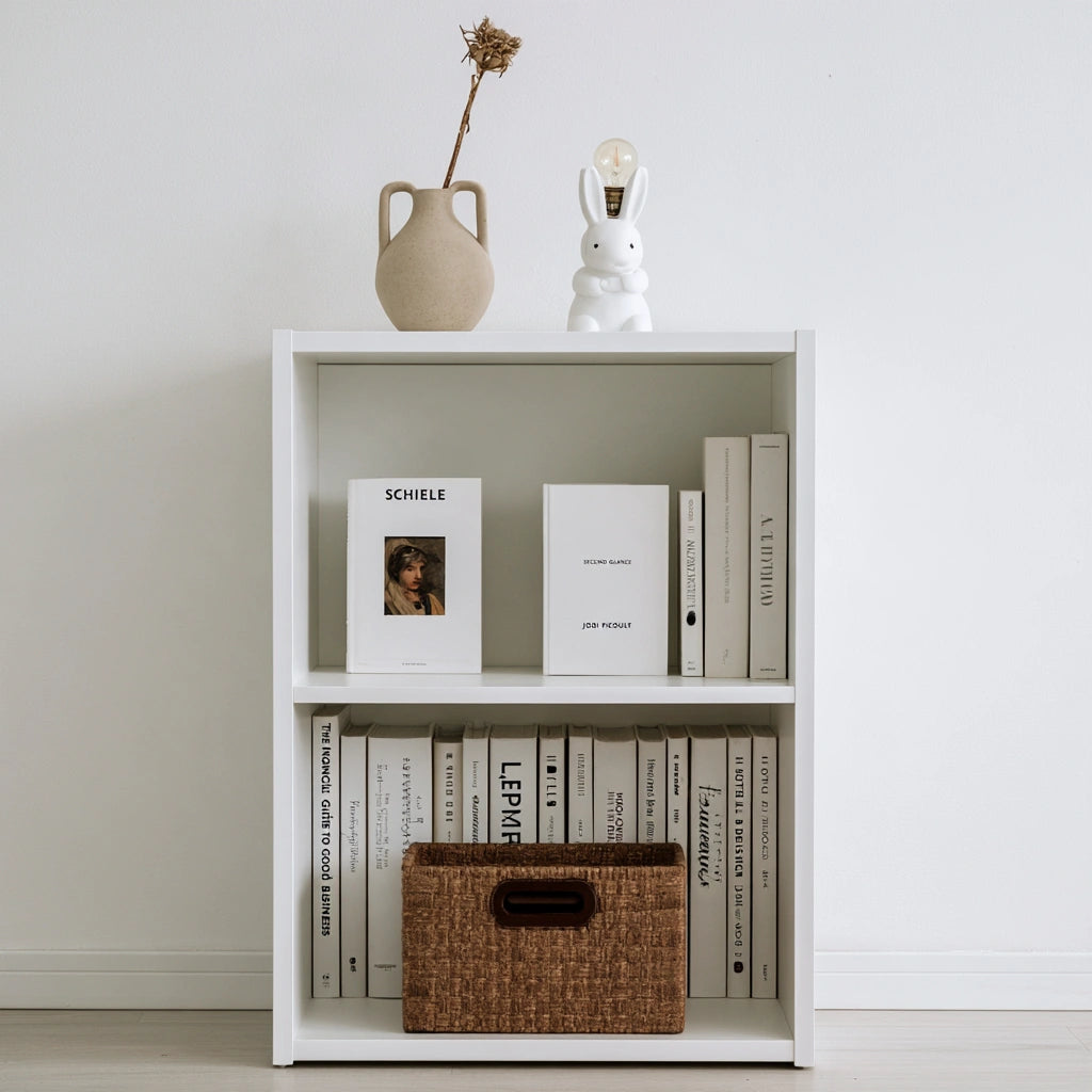 Libreria a giorno dalle linee essenziali a tre livelli, colore bianco
