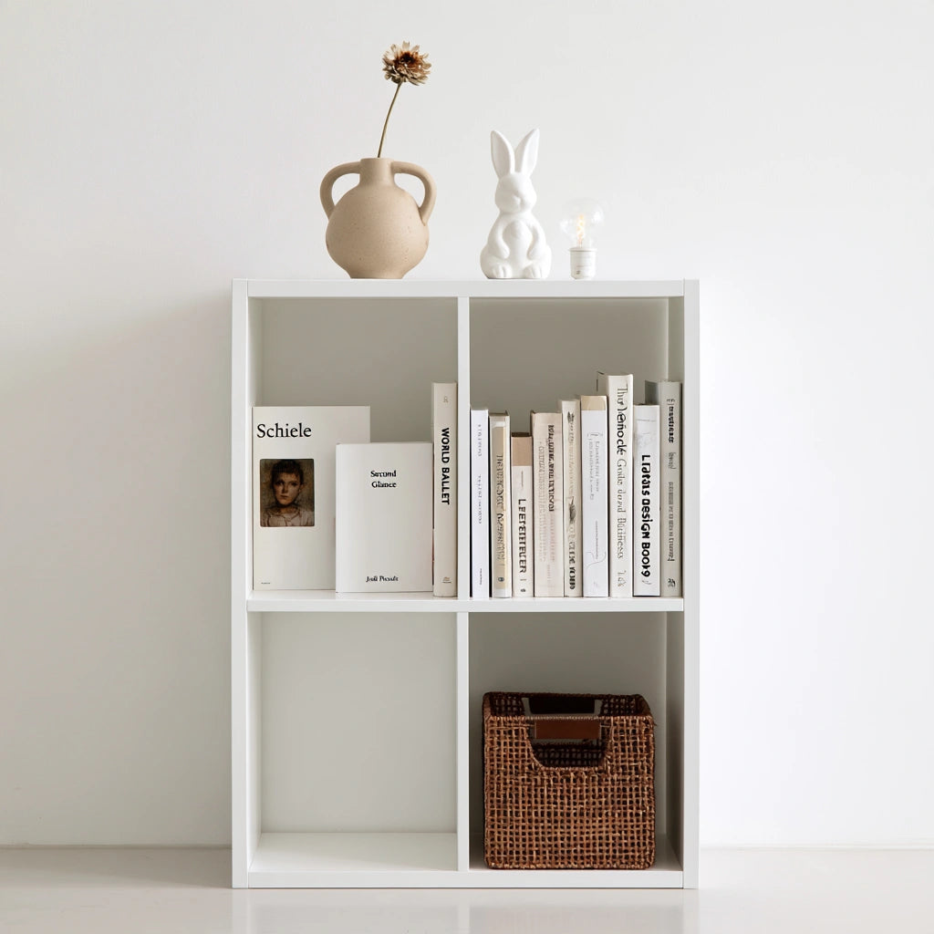 Libreria a giorno dalle linee essenziali a tre livelli, colore bianco